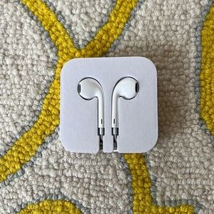 NWOT Apple Headphones